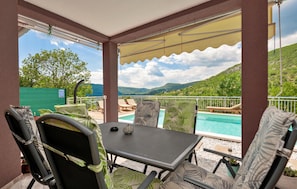 Outdoor dining - Gorgeous home in Ricice (Ricice)