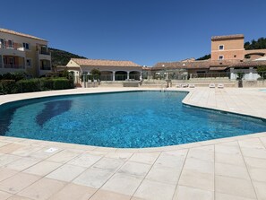 Outdoor pool, a heated pool - Air-conditioned Mazet Les Issambres in Secure Residence with Swimming Pool (Les Issambres)