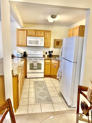 Microonde, forno, piano cottura, lavastoviglie