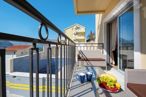 Property grounds - 2 Bedroom designer apartment with Pool in Kotor Dobrota (Kotor)