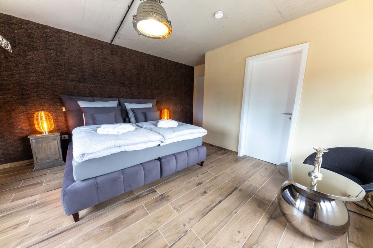Ropa de cama de alta calidad y camas con pillow-top