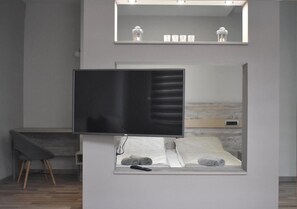 Superior Studio Suite | Living area | 32-inch LCD TV with cable channels, TV - Apartments Zrenjanin (Zrenjanin)