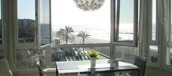 !TOP LOCATION! MODERN APARTMENT ON THE BEACH WITH BEAUTIFUL SEA VIEWS!