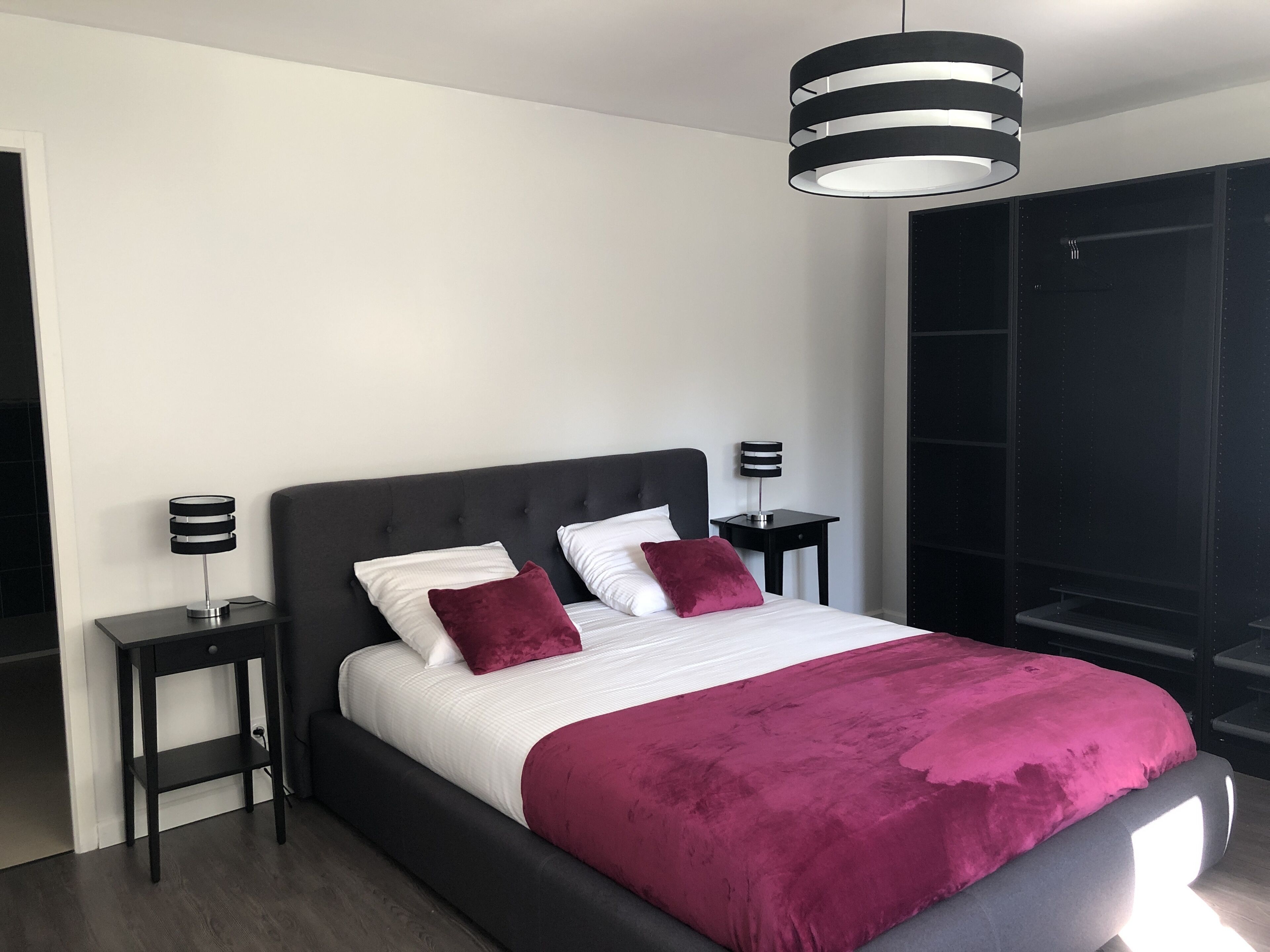 3 chambres, fer et planche à repasser, Wi-Fi gratuit, draps fournis