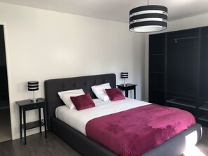 4 dormitorios, tabla de planchar con plancha, wifi gratis y ropa de cama