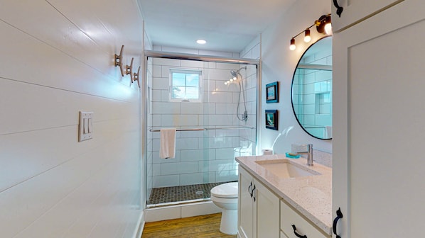 Combined shower/tub