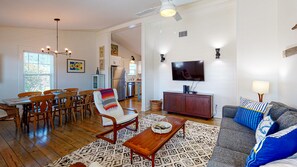 Flat-screen TV - Pet Friendly, Large Fenced Yard, Shaded Back Porch, Ample Parking (Port Aransas)