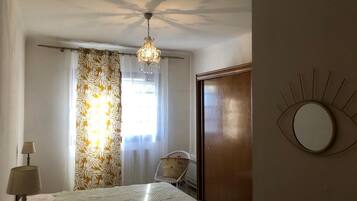 3 bedrooms, iron/ironing board, free WiFi, bed sheets