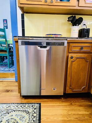 冰箱、微波炉、烤箱、炉灶