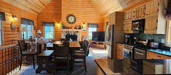 4 Bedroom lodge on wooded land with heated swimming pool and hot tub