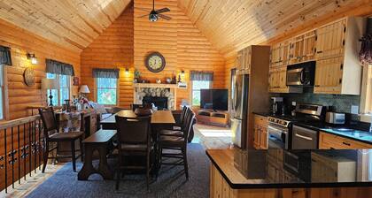 4 Bedroom lodge on wooded land with heated swimming pool and hot tub