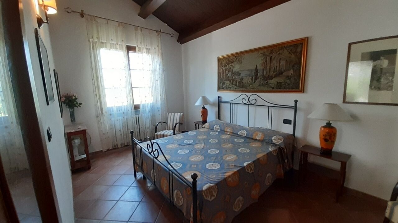 8 bedrooms, iron/ironing board, WiFi, bed sheets