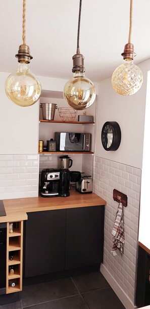 Fridge, microwave, oven, stovetop - Gîte Timéo Mont saint-michel (Pontorson)