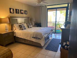 2 bedrooms, desk, WiFi, bed sheets