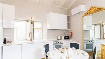 Fridge, oven, stovetop, dishwasher