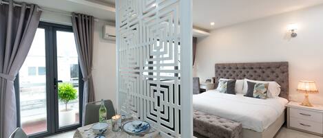 Superior-Studio | Wohnbereich | 42-Zoll-Smart-TV mit Kabelempfang, Fernseher