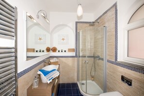 Dusche, Haartrockner, Bidet, Handtücher