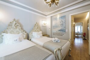 6 bedrooms, iron/ironing board, WiFi, bed sheets