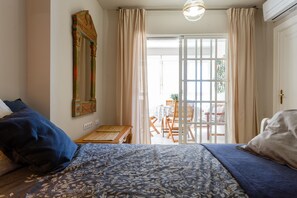 1 chambre, fer et planche à repasser, accès au Wi-Fi (inclus)
