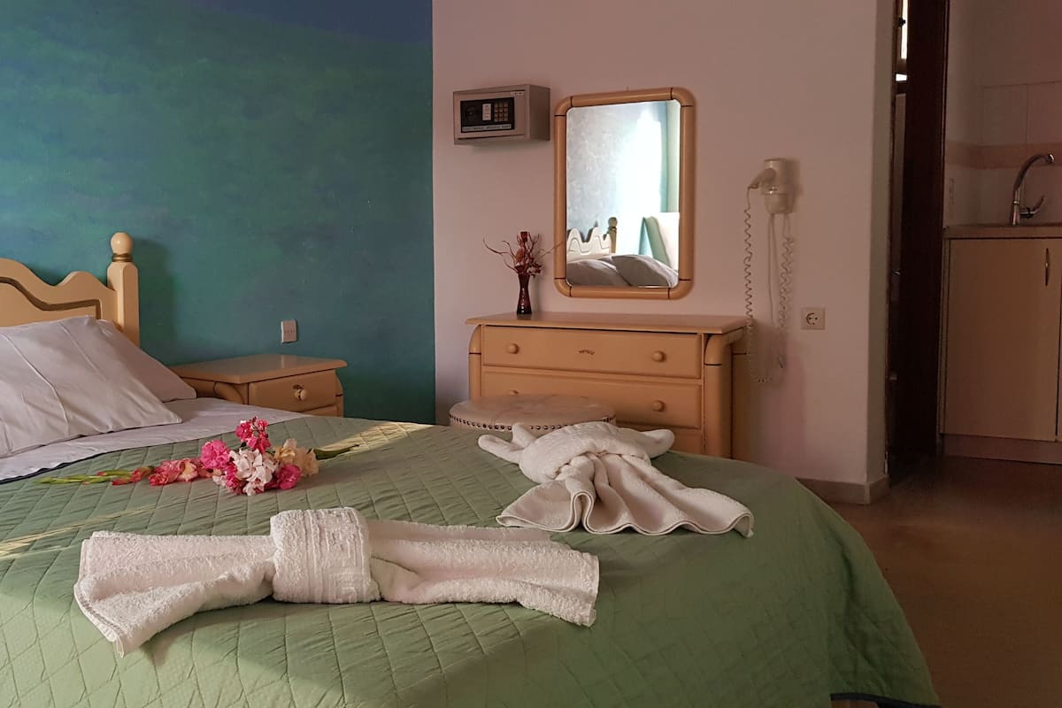 1 bedroom, in-room safe, individually decorated, iron/ironing board