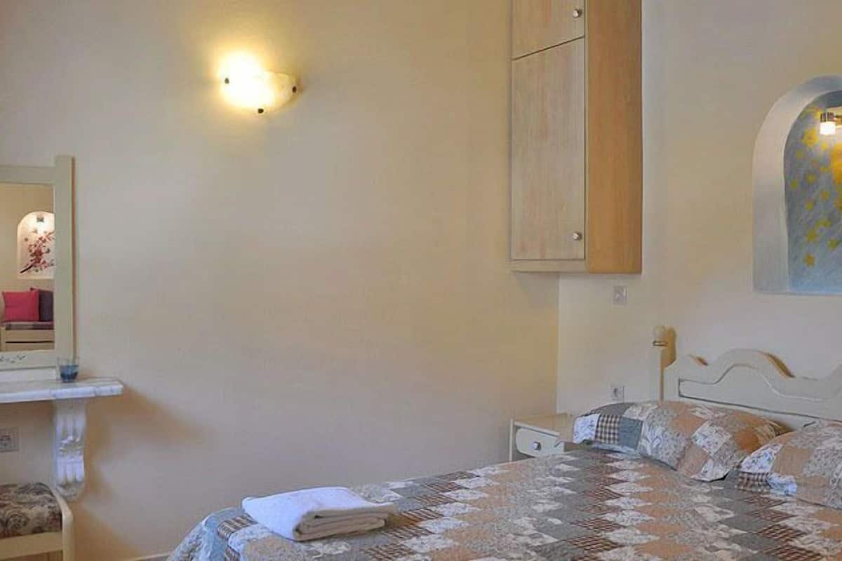 1 bedroom, in-room safe, individually decorated, iron/ironing board