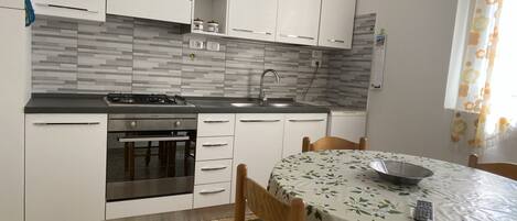 Réfrigérateur, plaque de cuisson