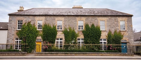 Exclusive House | 6 bedrooms, individually decorated, individually furnished
