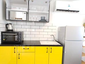 Classic Studio, Balcony | Private kitchenette | Full-size fridge, microwave, stovetop, espresso maker