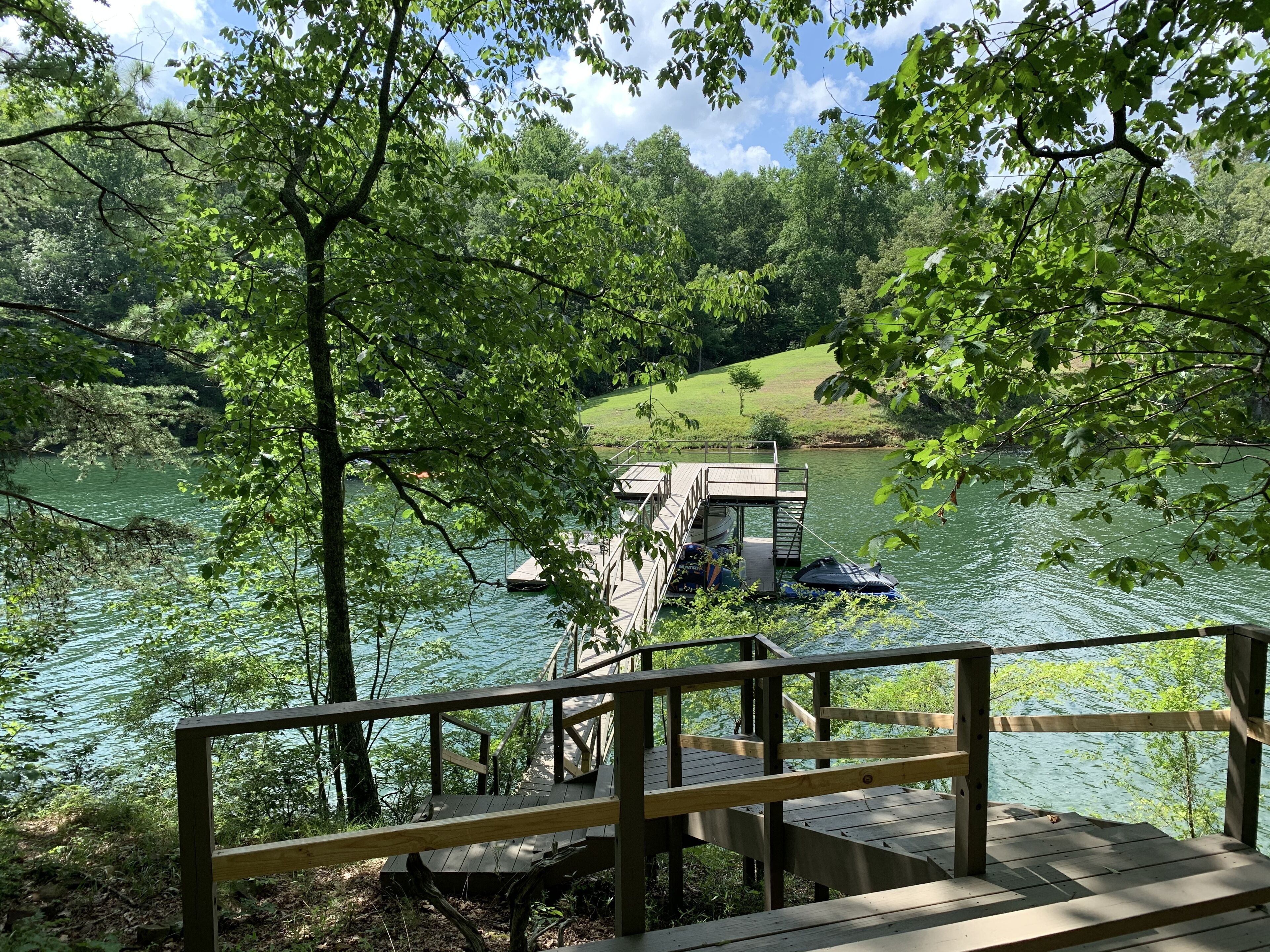 SanTrabin on Smith Lake in a quiet cove!