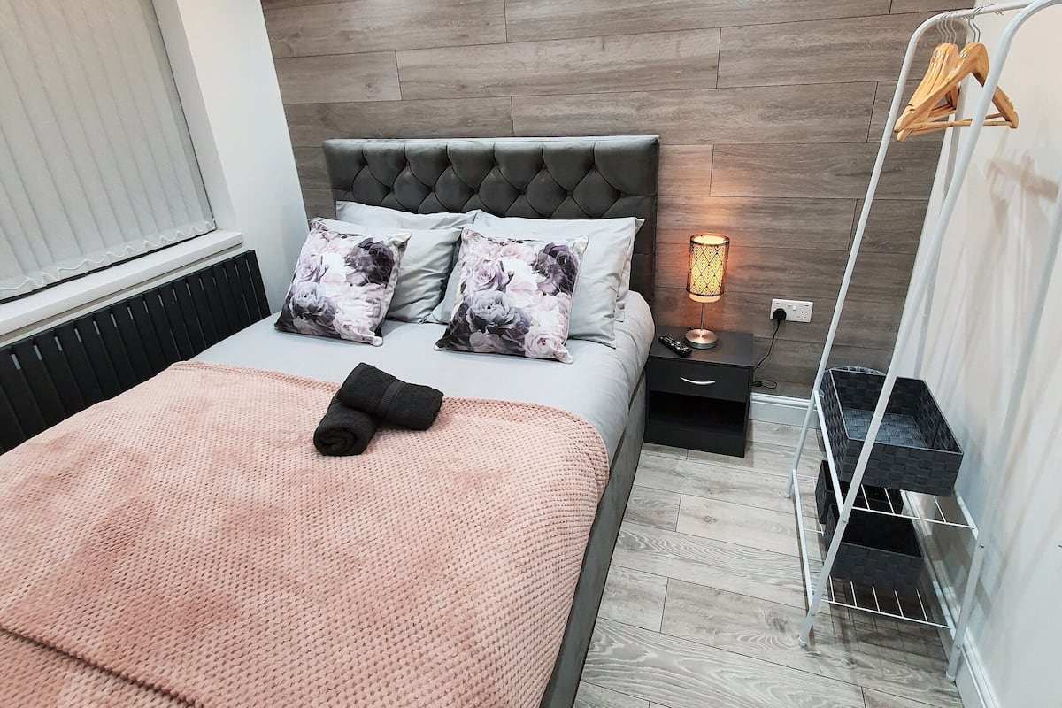 Basic Room | 5 bedrooms, memory-foam beds, blackout curtains, free WiFi