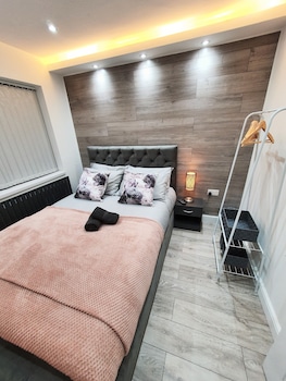 Luxurious 5 Bedroom House Central BHX