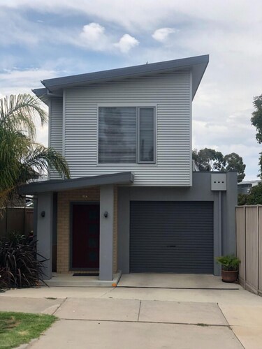 Modern Townhouse close to CBD