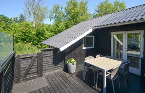 Outdoor dining - Gorgeous home in Fjerritslev (Fjerritslev)