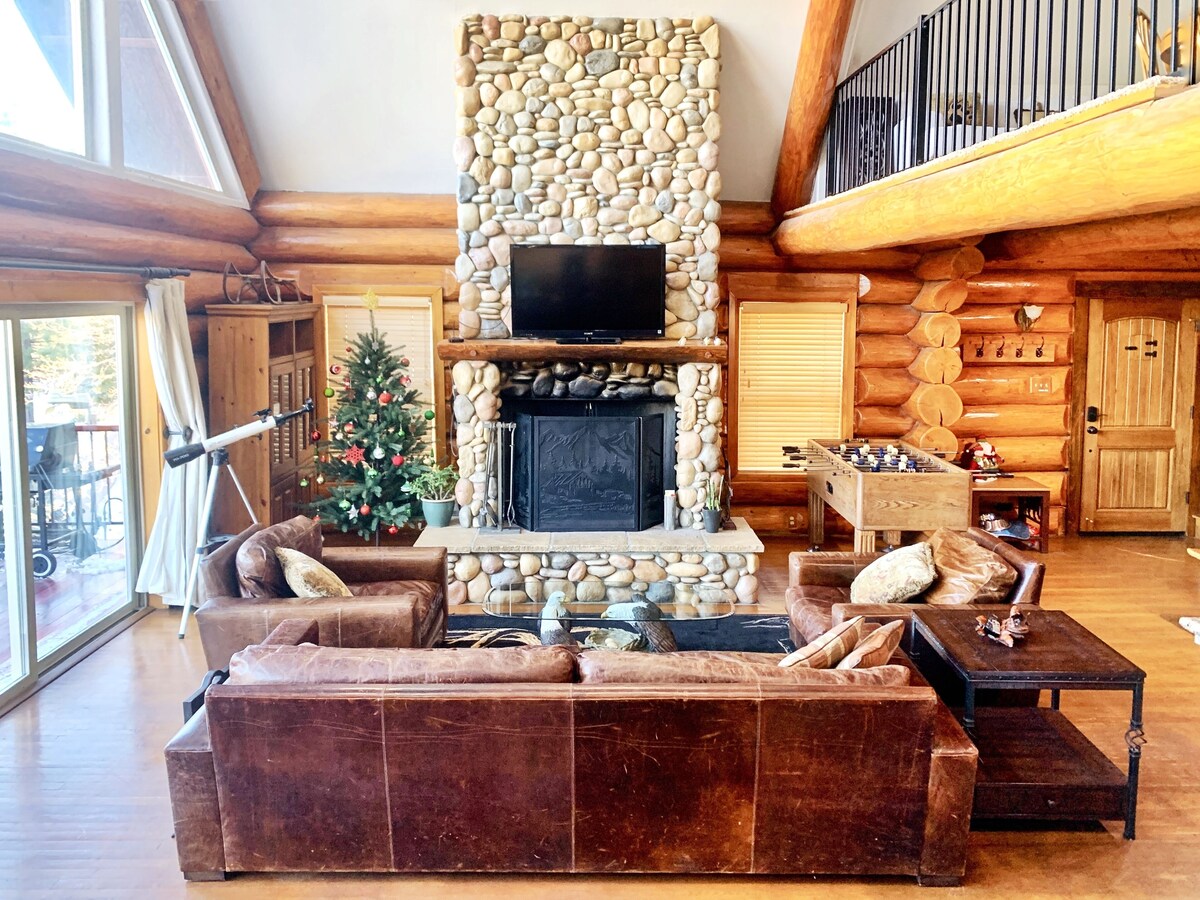 Photo 2 of BearPaw Retreat - Real Log/AmazingViews/Mins to Lake/Tesla Charger
