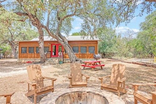 Reunion Cabin - 2 Bedroom Cabin, Resort Pool, Commercial kitchen