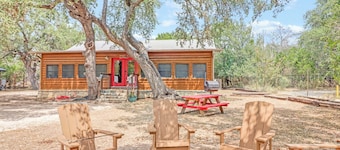 Reunion Cabin - 2 Bedroom Cabin, Resort Pool, Commercial kitchen