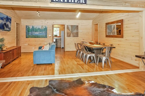 Reunion Cabin - 2 Bedroom Cabin, Resort Pool, Commercial kitchen