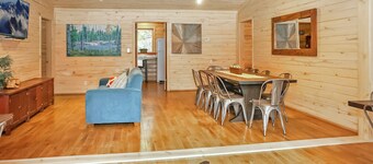 Reunion Cabin - 2 Bedroom Cabin, Resort Pool, Commercial kitchen