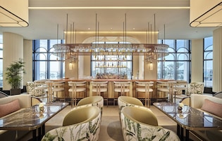 Lobby lounge, kilátás az óceánra, nyitva minden nap