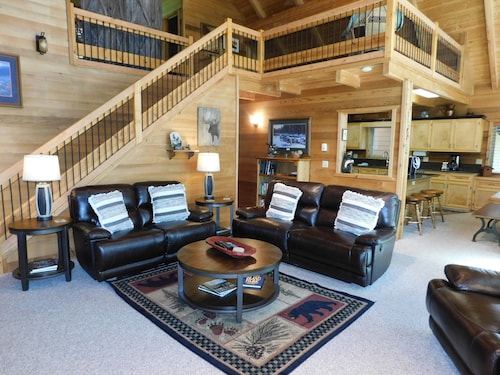 Henry's Lakefront Cabin - 20 miles from YNP - Sleeps 10 with 3 baths