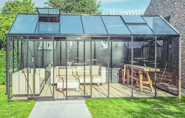 Outdoor dining - Amazing home in Diksmuide with WiFi (Diksmuide)