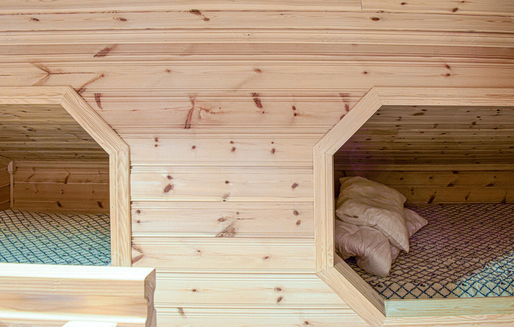 4 bedrooms, travel crib