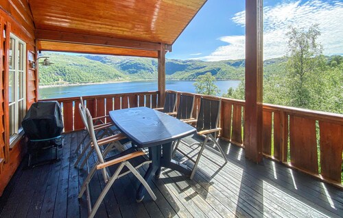 5 bedroom cozy home in Bjordal