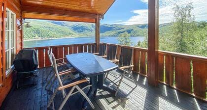 5 bedroom cozy home in Bjordal