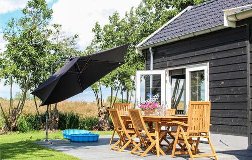 Nice home in Strijen with WiFi