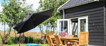 Nice home in Strijen with WiFi