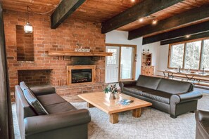 Smart TV, fireplace, table tennis