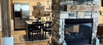 2A2J Barn pool Getaway 9 miles to WEC