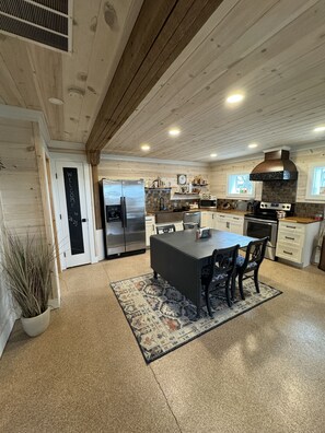 Fridge, microwave, oven, stovetop - 2A2J Barn pool Getaway 9 miles to WEC (Wilmington)