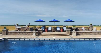 2A2J Barn pool Getaway 9 miles to WEC